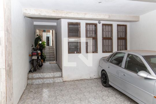 Garagem de casa à venda com 4 quartos, 300m² em Piraporinha, Diadema