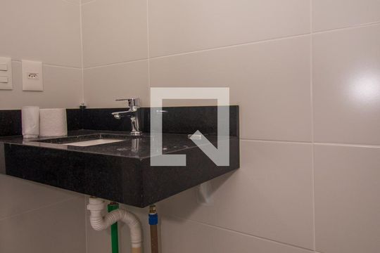 Lavabo de apartamento à venda com 2 quartos, 74m² em Menino Deus, Porto Alegre