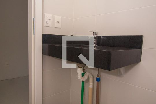 Banheiro da Suíte de apartamento à venda com 2 quartos, 74m² em Menino Deus, Porto Alegre