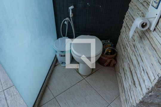 Banheiro da Suíte de casa de condomínio à venda com 4 quartos, 300m² em Mata Paca, Niterói