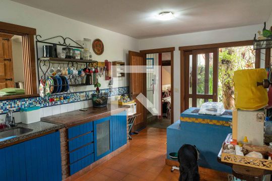 Cozinha de casa de condomínio à venda com 4 quartos, 300m² em Mata Paca, Niterói