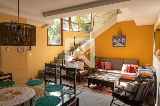 Casa de Condomínio à venda com 4 quartos, 300m² em Mata Paca, Niterói