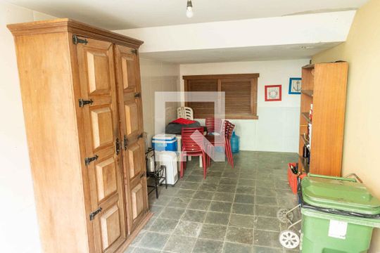 Garagem de casa de condomínio à venda com 4 quartos, 300m² em Mata Paca, Niterói