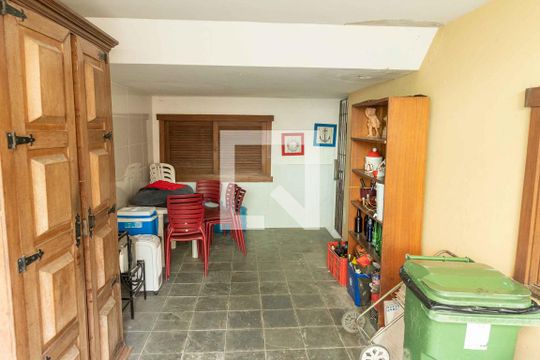 Garagem de casa de condomínio à venda com 4 quartos, 300m² em Mata Paca, Niterói