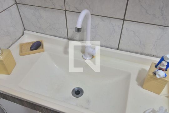 Banheiro Suíte de casa à venda com 1 quarto, 80m² em Harmonia, Canoas