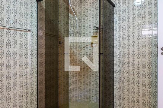 Banheiro de apartamento para alugar com 1 quarto, 56m² em Pinheiros, São Paulo