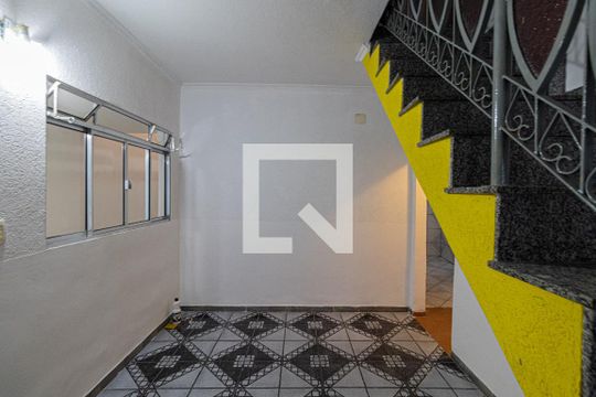 Sala de casa para alugar com 2 quartos, 130m² em Vila Ré, São Paulo