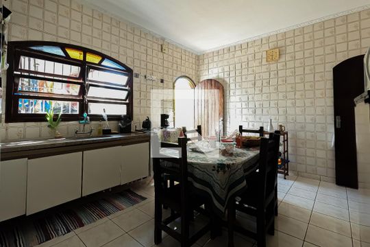 Cozinha de casa para alugar com 4 quartos, 200m² em Parque Renato Maia, Guarulhos