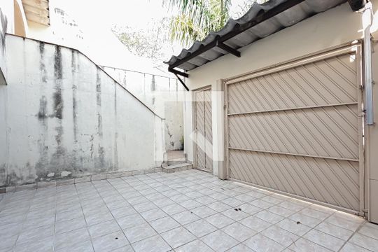 Garagem de casa para alugar com 4 quartos, 200m² em Parque Renato Maia, Guarulhos