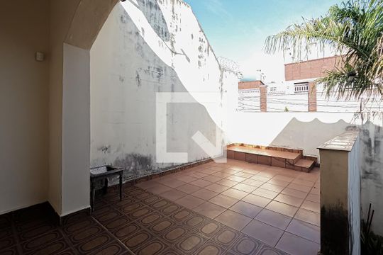 Entrada de casa para alugar com 4 quartos, 200m² em Parque Renato Maia, Guarulhos