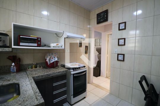 Cozinha de casa para alugar com 1 quarto, 35m² em Vila Alzira, Guarujá