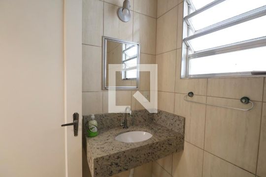 Banheiro Social de casa para alugar com 1 quarto, 35m² em Vila Alzira, Guarujá
