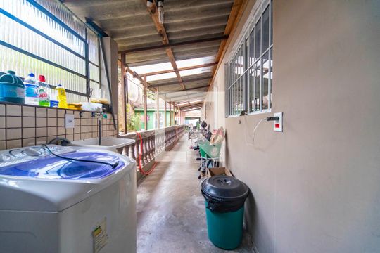 Área de Serviço de casa à venda com 5 quartos, 561m² em Vila Alzira, Santo André
