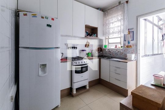 Cozinha de apartamento à venda com 3 quartos, 110m² em Navegantes, Porto Alegre