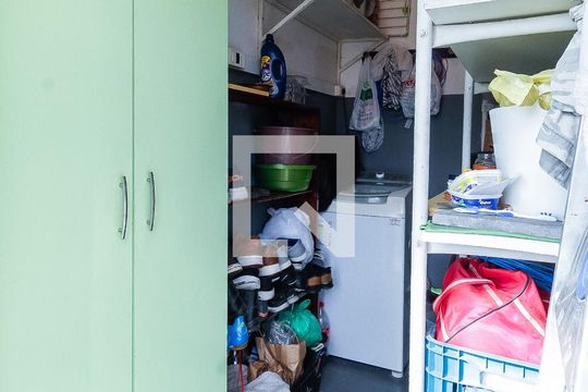 Quarto de serviço de apartamento à venda com 3 quartos, 110m² em Navegantes, Porto Alegre