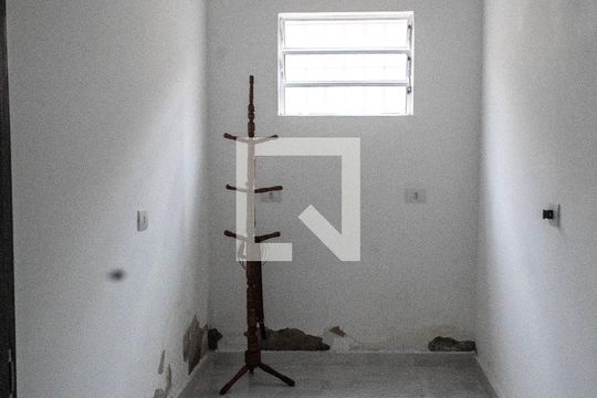 Closet quarto 1 de casa para alugar com 4 quartos, 300m² em Jardim Virginia, Guarujá