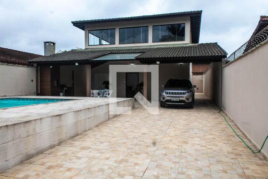 Garagem de casa para alugar com 4 quartos, 300m² em Jardim Virginia, Guarujá