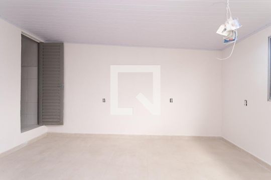 Kitnet de casa para alugar com 1 quarto, 28m² em Jardim Presidente Dutra, Guarulhos