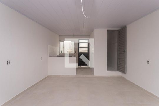 Kitnet de casa para alugar com 1 quarto, 28m² em Jardim Presidente Dutra, Guarulhos