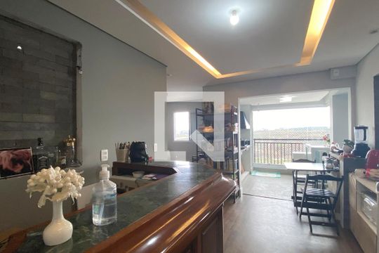 Sala de apartamento para alugar com 2 quartos, 72m² em Jardim Timbauhy/aldeia, Barueri