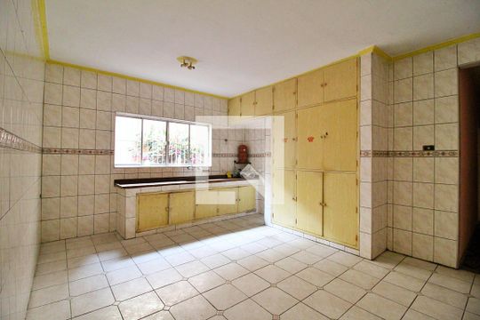 Cozinha 1 de casa à venda com 4 quartos, 340m² em Vila Camilópolis, Santo André