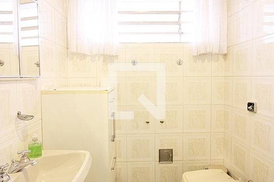 Banheiro Social de casa para alugar com 2 quartos, 171m² em Nova Petrópolis, São Bernardo do Campo