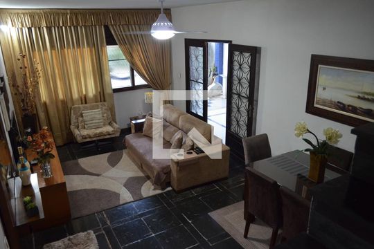 Sala de casa à venda com 3 quartos, 350m² em Taquara, Rio de Janeiro