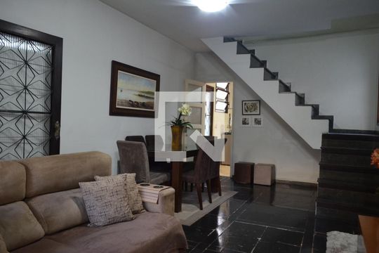 Sala de casa à venda com 3 quartos, 350m² em Taquara, Rio de Janeiro
