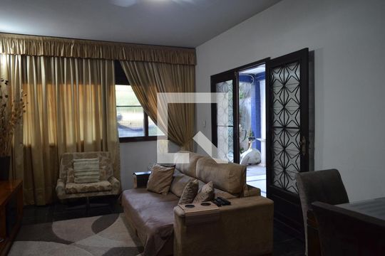 Sala de casa à venda com 3 quartos, 350m² em Taquara, Rio de Janeiro