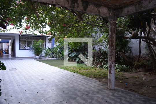 Área Externa - Garagem de casa à venda com 3 quartos, 350m² em Taquara, Rio de Janeiro