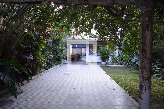 Área Externa - Garagem de casa à venda com 3 quartos, 350m² em Taquara, Rio de Janeiro