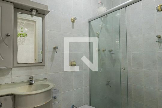 Banheiro de Serviço de casa para alugar com 3 quartos, 110m² em Vila Esperança, São Paulo