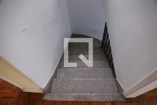 Escada de casa à venda com 3 quartos, 125m² em Parque Maria Domitila, São Paulo
