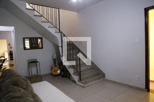 Casa à venda com 3 quartos, 125m² em Parque Maria Domitila, São Paulo