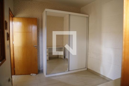 Suite de casa à venda com 3 quartos, 125m² em Parque Maria Domitila, São Paulo