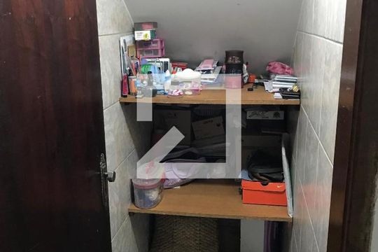 Depósito de casa à venda com 4 quartos, 282m² em Padroeira, Osasco