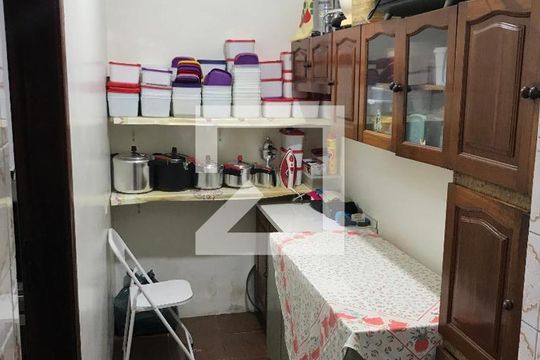 Despensa  de casa à venda com 4 quartos, 282m² em Padroeira, Osasco
