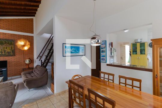 Salas de casa de condomínio à venda com 3 quartos, 340m² em Colinas do Ermitage (sousas), Campinas
