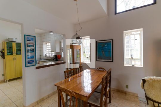 Salas de casa de condomínio à venda com 3 quartos, 340m² em Colinas do Ermitage (sousas), Campinas