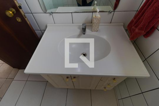 Banheiro da Suíte de casa de condomínio à venda com 3 quartos, 340m² em Colinas do Ermitage (sousas), Campinas