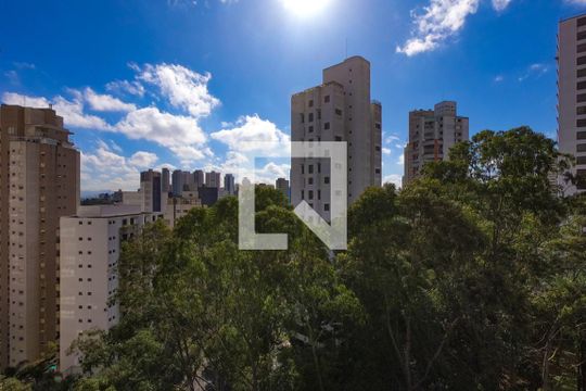 Vista de apartamento à venda com 4 quartos, 465m² em Vila Suzana, São Paulo