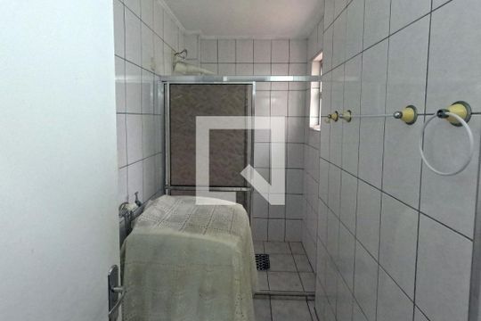 Banheiro  de apartamento para alugar com 1 quarto, 45m² em José Menino, Santos