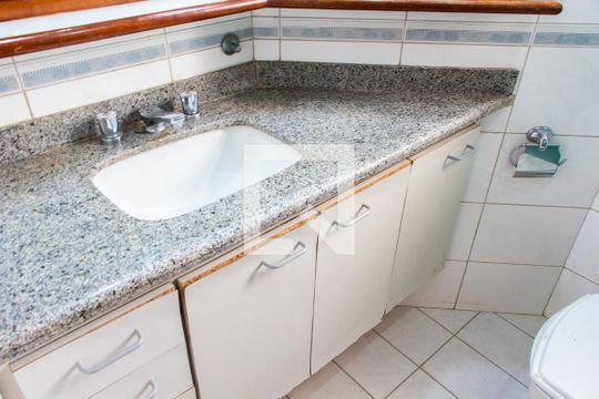 Banheiro de apartamento à venda com 3 quartos, 140m² em Jardim Proença, Campinas