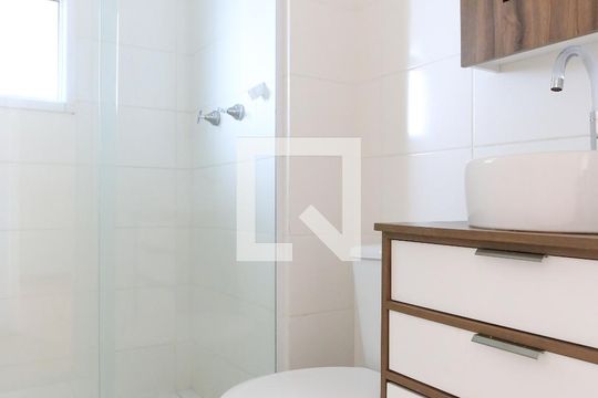 Banheiro de apartamento para alugar com 2 quartos, 47m² em Jardim Ismenia, São José dos Campos
