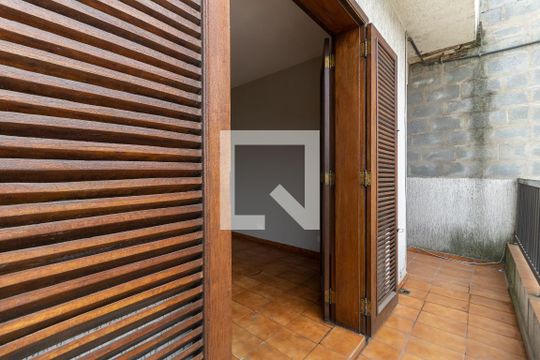 Varanda do Quarto 1 e 2 da Casa 1 de casa à venda com 5 quartos, 236m² em Parque Bristol, São Paulo