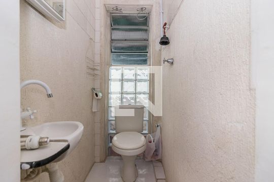 Banheiro da Suíte de apartamento para alugar com 3 quartos, 130m² em Santana, Porto Alegre