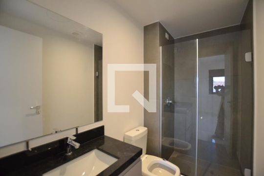 Banheiro de apartamento à venda com 1 quarto, 41m² em Santana, Porto Alegre