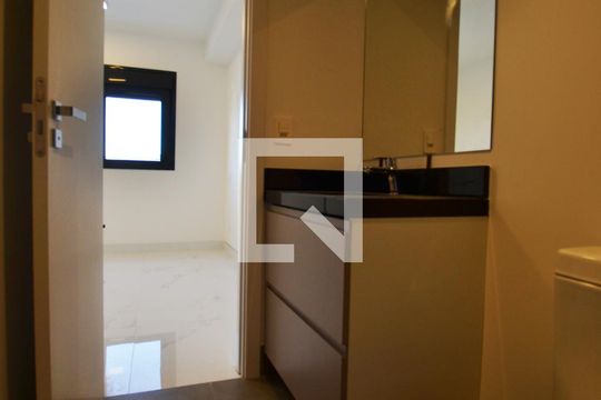 Banheiro de apartamento à venda com 1 quarto, 41m² em Santana, Porto Alegre