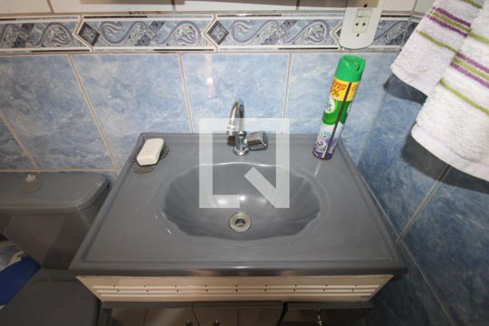 Banheiro de apartamento à venda com 1 quarto, 50m² em Centro, Campinas