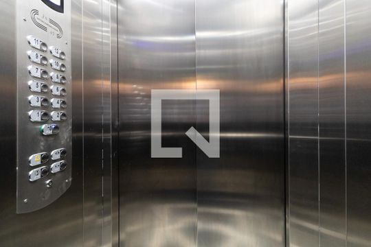 Elevador  de apartamento à venda com 2 quartos, 47m² em Brás, São Paulo